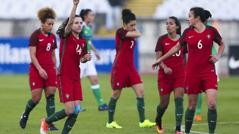 O futebol (também) é das mulheres. Força Portugal!