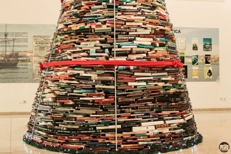 Uma Árvore de Natal feita de 4 mil livros