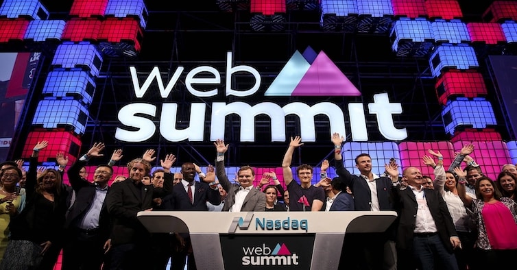 epa05624358 The founder & CEO of Web Summit Paddy Cosgrave (C-R) waves accompanied by other participants during the Nasdaq Bell opening ceremony at the third day of the Web Summit in Lisbon, Portugal, 09 November 2016. The Web Summit runs from 07 until 10 November 2016.  EPA/ANDRE KOSTERS