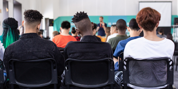 Ministra da Agricultura visita Escola Secundária de Carcavelos para explicar a importância do setor