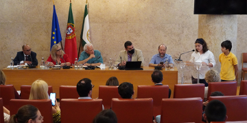 Estudantes portugueses entregam Manifesto Político a deputados da Comissão de Educação e Ciência na Assembleia da República