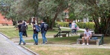 Campus da UA em frente ao DAO PressUAjpg