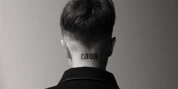 Carolina Deslandes revela o segundo single Vai lá do novo disco