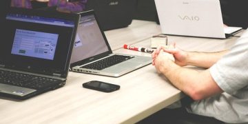 Um milhão de computadores já chegaram às escolas