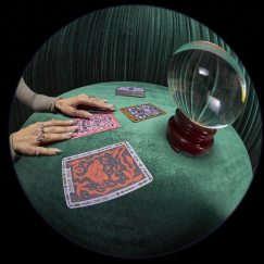 CUSTOM LAB da Bershka em parceria com ilustrador alemão