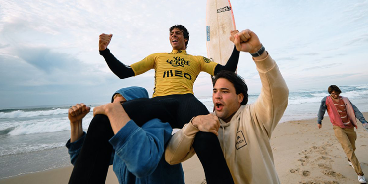 Guilherme Ribeiro sagra-se campeão nacional de surf 