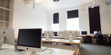 computer workstation g1d3524552 640