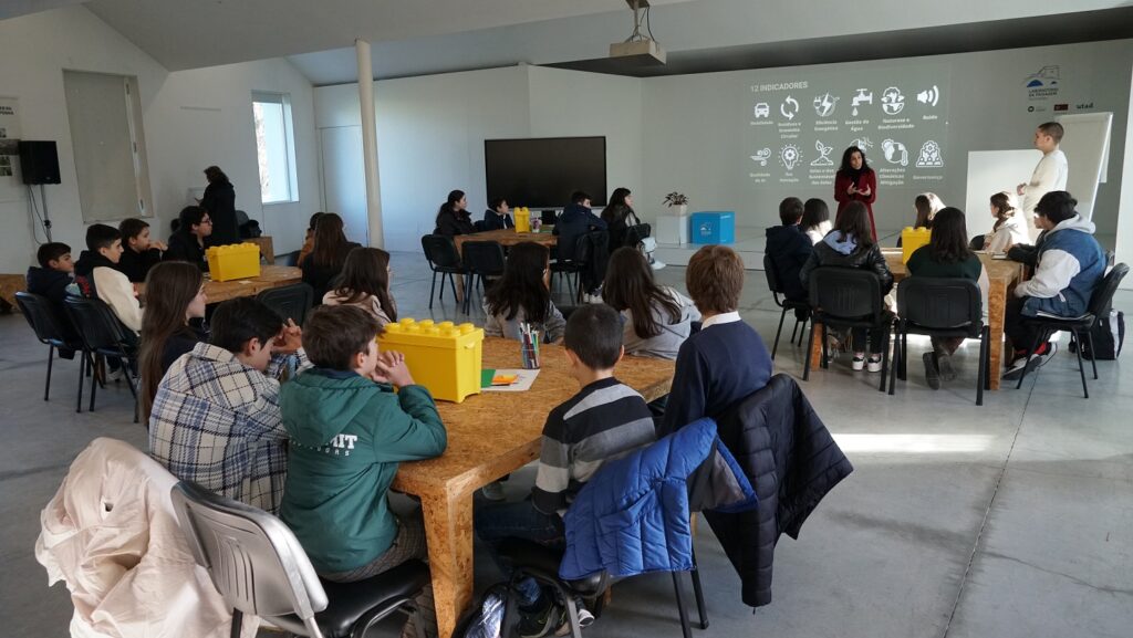 Jovens alunos discutem futuro sustentável de Guimarães