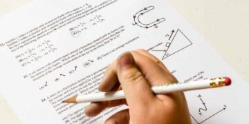 Exames nacionais vão deixar de ser obrigatórios para terminar o secundário, mas continuam a ser necessários para entrar na universidade