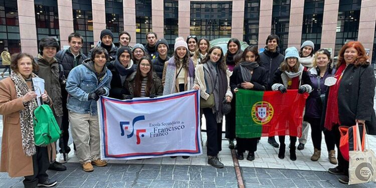 Alunos da Francisco Franco viajaram até Estrasburgo para uma sessão "Euroscola"