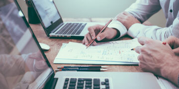 Sabias que... Os exames serão digitais a algumas disciplinas do secundário em 2024?