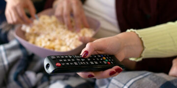 Há uma nova série na Netflix que está a conquistar o mundo