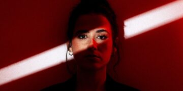 Carolina de Deus edita novo single (em "Modo Auto-Piloto")