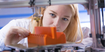 Escola Secundária Campos Melo promove a inovação educacional (através da construção de peças artísticas)