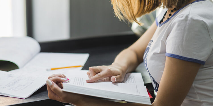 Exames do Secundário: Matemática A surpreende (e só uma disciplina registou média negativa)