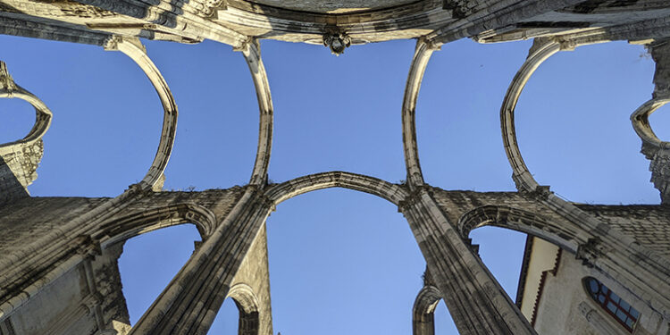 “Lisbon Under Stars” volta a iluminar as Ruínas do Carmo