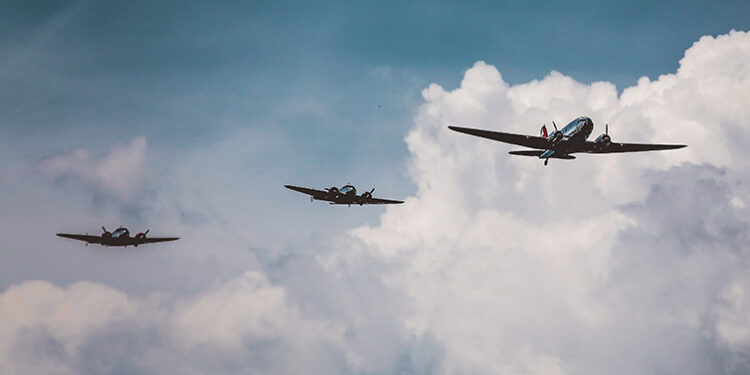 Oeiras Airshow aterra na Praia de Santo Amaro (com Padre Guilherme)