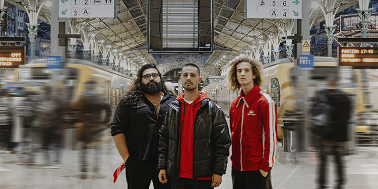 ÁTOA lançam novo single em “Hora de Ponta”