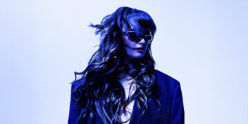 Carolina Deslandes lança “Chorar no Club”