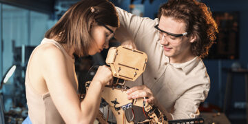 Oeiras desafia-te a construir robôs (e a revelar impressões digitais)