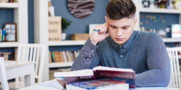 Escola Secundária Alves Martins apresenta instalação "Corpo ao Cubo"