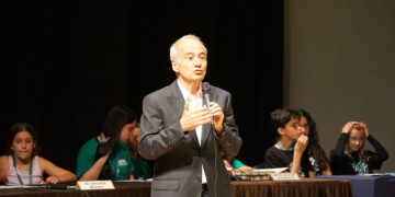 Agrupamento de Escolas Arqueólogo Mário Cardoso vence "Eco Parlamento"