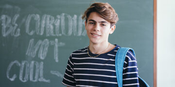 Escola Secundária Adolfo Portela recebe distinção no "CodeShow"