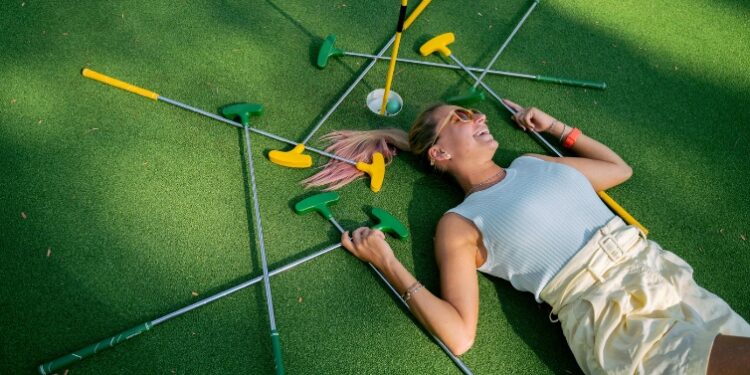 O (maior) minigolfe indoor promete uma viagem imersiva