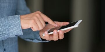 A proibição dos telemóveis abre debate (sobre a Educação Digital)