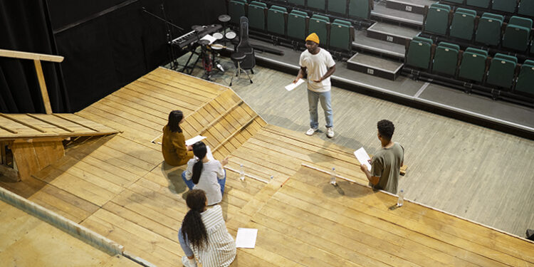 Act recebe futuros alunos (com visitas e aulas abertas)