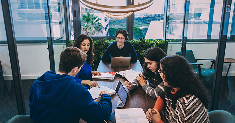 Omniscience propõe percursos académicos (à medida)