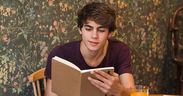 O mês de janeiro apresenta duas coleções de girl power (e banda desenhada)