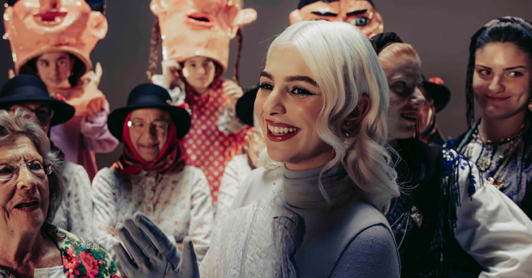 Bárbara Bandeira inicia novo capítulo com "Marcha"