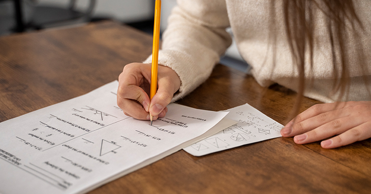 Governo repõe acesso ao Ensino Superior